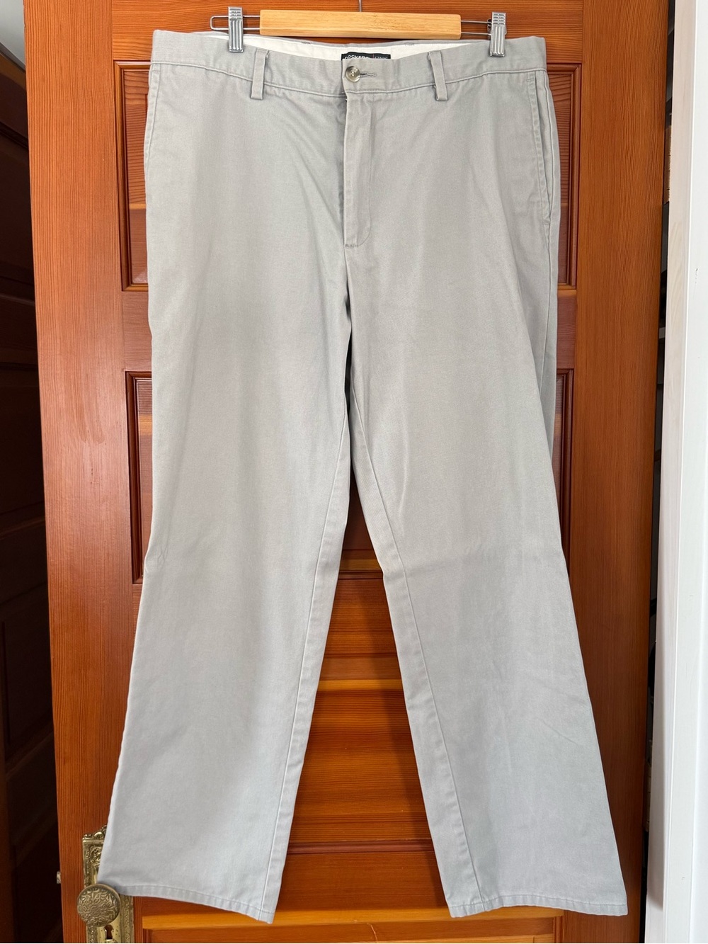 Dockers Men’s Straight Leg Chino in Light Gray